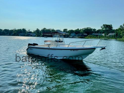 Boston Whaler Outrage 26 recensioner och tekniska specifikationer